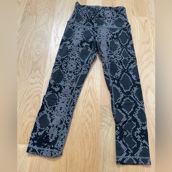 Lemon 3/4 length legging in snakeskin print wonderunder legging - Picture 1 of 2